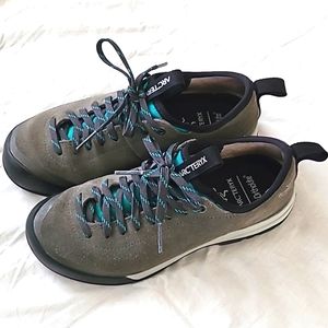 Arc'teryx Acrux Sl Leather Approach Shoes, Gray & Turquoise, Women's Sizes 5